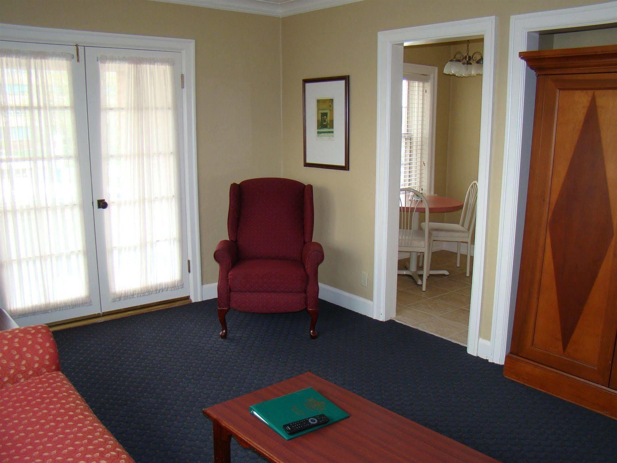 Senate Suites Extended Stay Hotel Topeka Eksteriør bilde